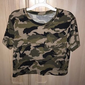 Camo cropped tee